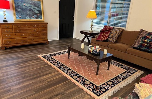 Atlanta Apartment | 3 Queen + 1 twin bed/2 Full baths Luxury Apartment