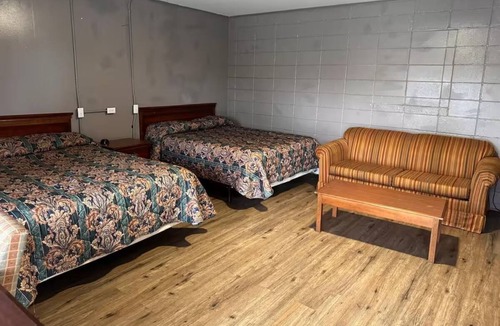 Dothan Hotel | 3 Relaxing & Family-Friendly Rooms + Free Parking | Pets Allowed