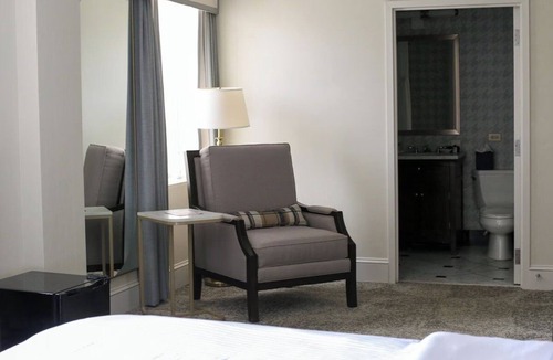 Charlotte Center City Hotel | 3 Vintage-Inspired Downtown Rooms Near Blumenthal Theaters and Events