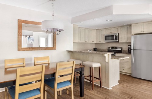 Sea Scape Hotel | 3 Woodland 1BR Suites w/Kitchen l Close to Kitty Hawk Beach - 1.1 mi Away
