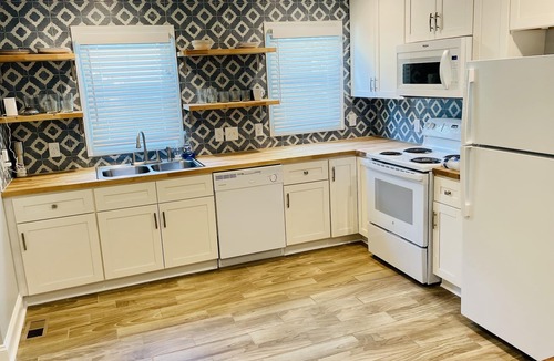 Greensboro House | 30-day min. stay - Convenient to G'boro Coliseum , Aquatic Center, NCAT & UNCG