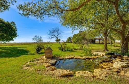 Nemo House | 30 Mi to Fort Worth: Rural Retreat w/Patio!
