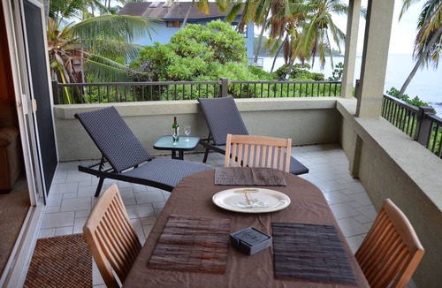 Kailua-Kona Condo | 306-AirCon. Upgraded Corner Unit w/Expansive Ocean Views and Extra Large Lanai.
