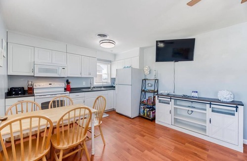 South Nags Head House | 363 Dog-Friendly Semi-Ocean-Front Near the Pier!