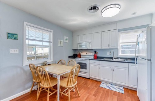 South Nags Head House | 363 Dog-Friendly Semi-Ocean-Front Near the Pier!