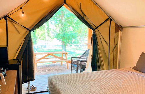 Prairie Lea Cabin | #37 Son's River Ranch - Glamping Cabin w/2 Queen Beds
