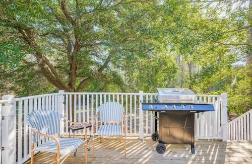 Bluffton House | 3BDRM Near Old Town; Golf Cart Access, Porch with Grill, Firepit