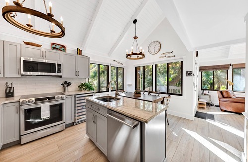 Seabrook Island Cottage | 3BR/2BA Cottage! Close to beach! Golf Course Views! Dog Friendly! Amenity access included!