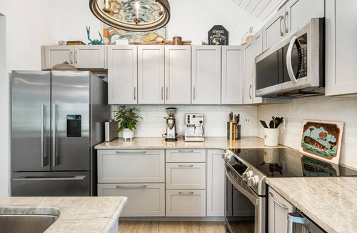 Seabrook Island Cottage | 3BR/2BA Cottage! Close to beach! Golf Course Views! Dog Friendly! Amenity access included!