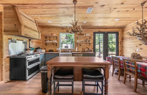 Irwinville Cabin | 3BR Cabin on 12 Acres near Lake Blackshear, Cordele GA & I-75 (Pet-Friendly)
