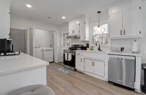Petersburg House | “3BR Fully Furnished Corporate & Insurance