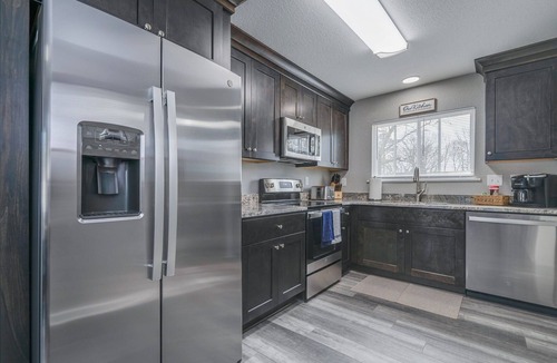 Portsmouth House | 3BR Gem Near Rivers Casino – Comfort & Convenience