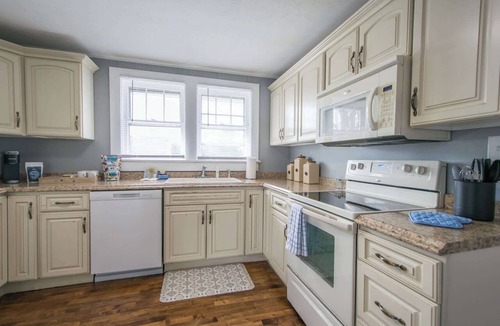 East Flat Rock House | 3BR Home in East Flat Rock near Downtown