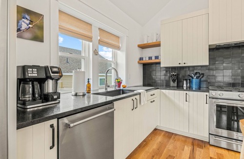 Colington House | 3BR Home near Bay Dr + Decks + Bikes + Kayaks + + Beach Gear + Close to Beach