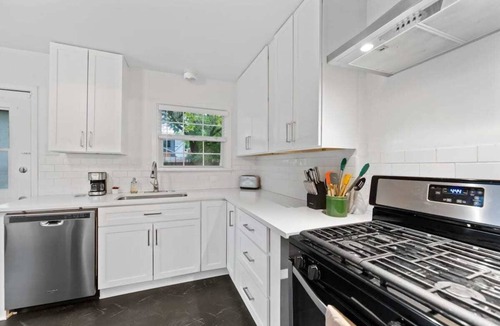 South Manchaca House | 3BR Home with Grill & Yard - Long Stays Welcome!