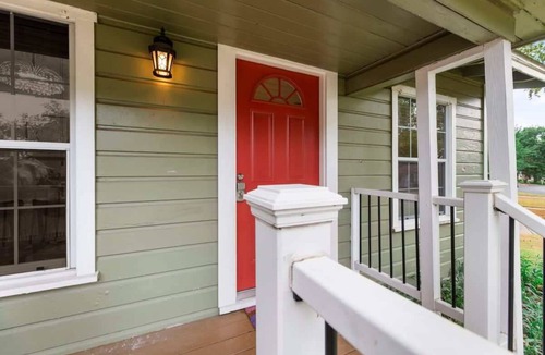 South Manchaca House | 3BR Home with Grill & Yard - Long Stays Welcome!