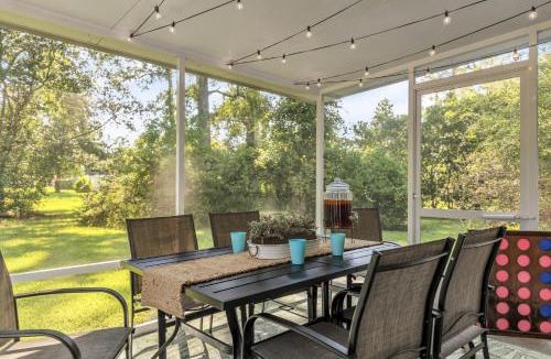Garden City House | 3BR Near River St and Forsyth with Porch and Parking