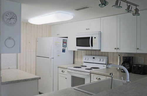 Emerald Isle Condo | 3BR Ocean View Condo with Pools & Beach Access