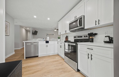 Lawrenceville House | 3BR Quiet House with Patio + Sunroom + Grill near Entertainment