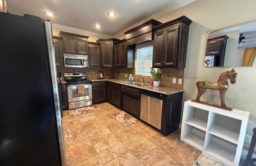 Hahira House | 3BR Retreat I-75 Nearby Drive to Wild Adventures