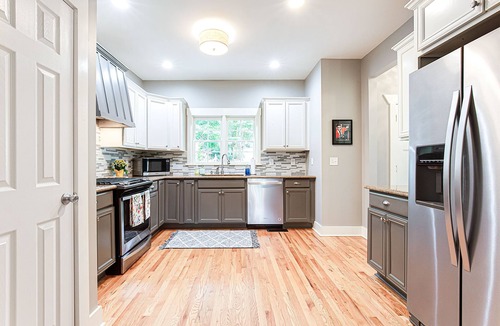 Athens House | 3BR, W/D, Updated, King, Deck, Full Kitchen, Quiet