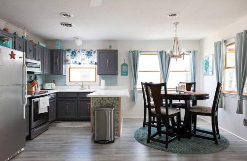 Kill Devil Hills House | 3min Walk to Beach Hot Tub Yard Near Shops