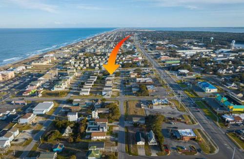 Kill Devil Hills House | 3min Walk to Beach Hot Tub Yard Near Shops
