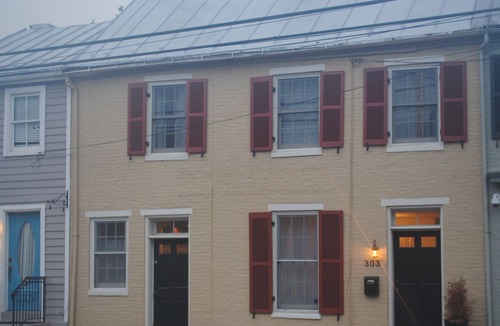 Downtown House | 4 Bedroom, 3 Bath Big Downtown Frederick home, w/Private Patio & fire table