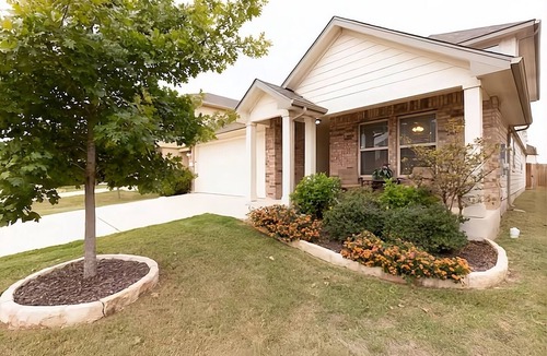 Georgetown House | 4-bedroom/3 bath house in brilliant Georgetown with cool AC.