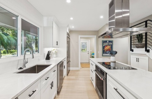 North Forest Beach House | 4-Bedroom beach house, steps away from Coligny Plaza
