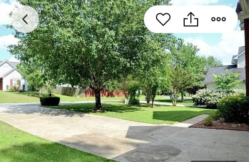 Davis Lake - Eastfield House | 4-bedroom cozy house in charming Charlotte with WiFi, AC, home Security and love