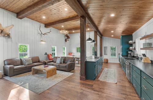 Tattnall County House | 4-bedroom Farmhouse on peaceful acres!