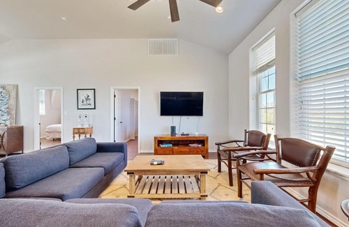Spicewood House | 4-Bedroom Spacious Home with Guest House & Pool, Located on 9 Acres of Land