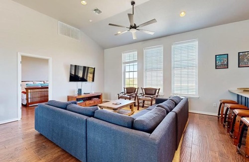 Spicewood House | 4-Bedroom Spacious Home with Guest House & Pool, Located on 9 Acres of Land