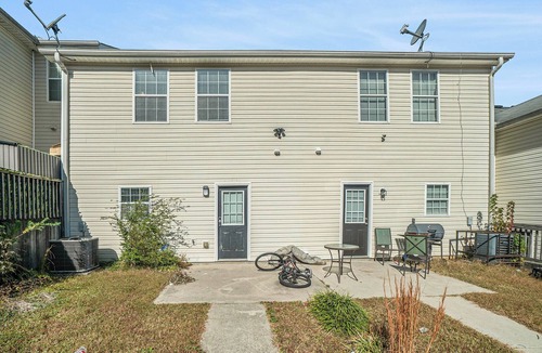 Conyers House | 4-bedroom townhome in marvelous Conyers with WiFi, AC