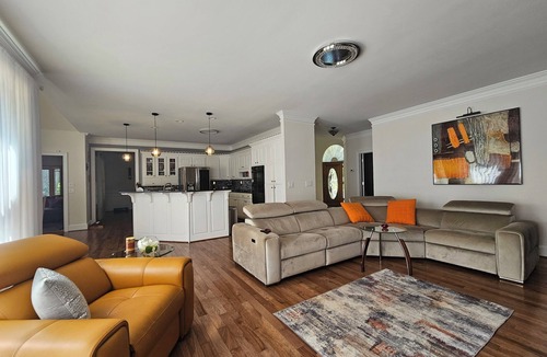 Johns Creek House | 4 BEDROOM WORLD CUP FANS CLUBHOUSE FOR A GROUP OR FAMILY OF 8+