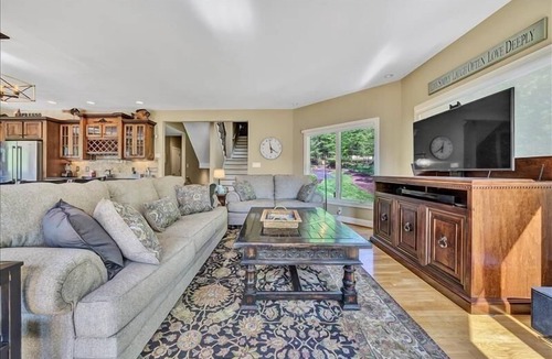 Huddleston House | 4 Bedrooms, 1 Flex Room, 4½ Bathrooms! HOT TUB! Beautiful home in Lakefield Subdivision!