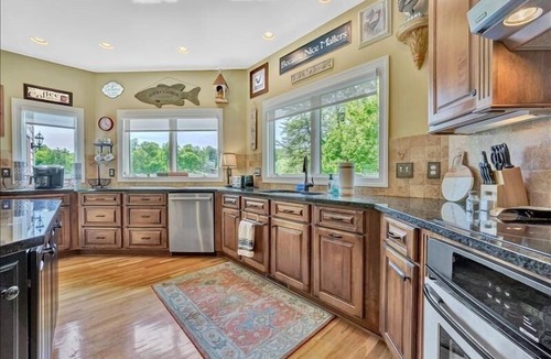 Huddleston House | 4 Bedrooms, 1 Flex Room, 4½ Bathrooms! HOT TUB! Beautiful home in Lakefield Subdivision!