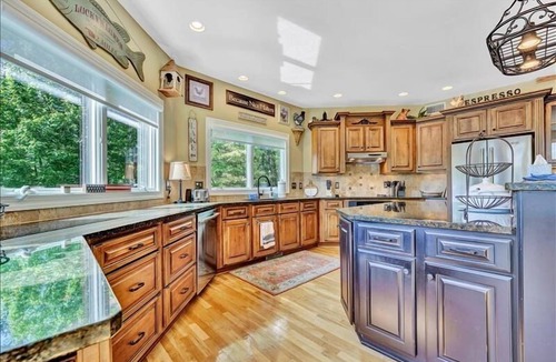 Huddleston House | 4 Bedrooms, 1 Flex Room, 4½ Bathrooms! HOT TUB! Beautiful home in Lakefield Subdivision!