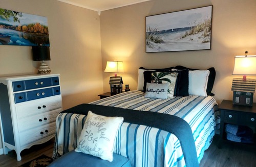 Elm Mott House | 4 Bedrooms, Large Private Backyard, Dog Friendly, WACO Area
