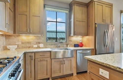Spicewood House | 4 BR Lakehouse with views, dog friendly, resort community