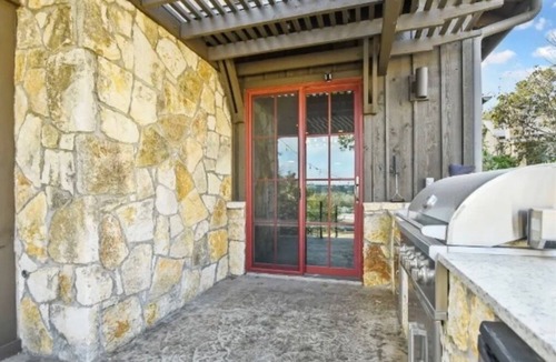Spicewood House | 4 BR Lakehouse with views, dog friendly, resort community