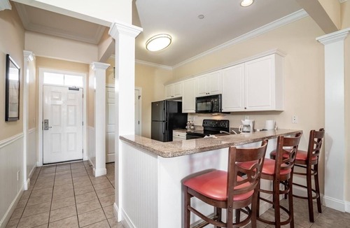 Litchfield by the Sea Hotel | 4 Bright Family Suites + Private Beach Access & Lazy River near Brookgreen