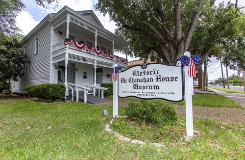 Beeville House | 4 Budget-Friendly Units, Free Parking Onsite, Minutes to Rick’s Snow House