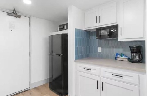 Myrtle Beach Hotel | 4 Deluxe Queen Oceanfront Retreat | Full Resort Access | Closed to Attractions