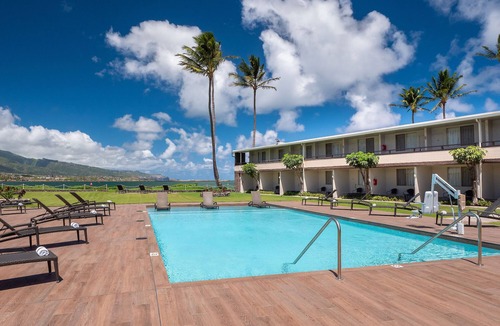 Kahului Hotel | 4 Family-friendly Accommodations, Outdoor Pool, Close to Ho'aloha Park Beach