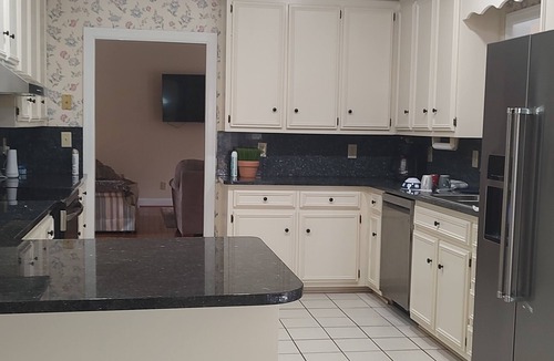 Gunter Afs House | 4 Masterd Bed - 4 Bath Corporate-Professional/Insurance/Families Welcome!