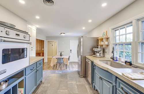 Sans Souci House | 4 Mi to Dtwn: Home w/Fire Pit in Greenville