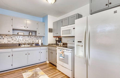 Portsmouth House | 4 Mi to Dtwn: Home w/Fenced Yard in Portsmouth!