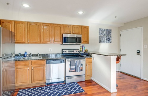 Washington Highlands Condo | 4 Mi to Nationals Park: DC Condo w/Balcony!